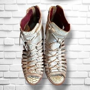 Freebird By Steven Wazee Taupe White Leather Ankle Sandals  Sz 7